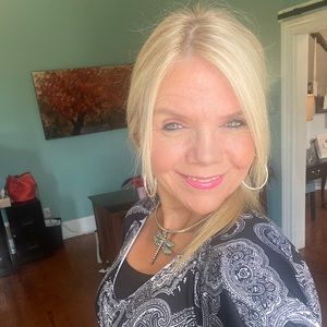 Meet your Posher, Holly